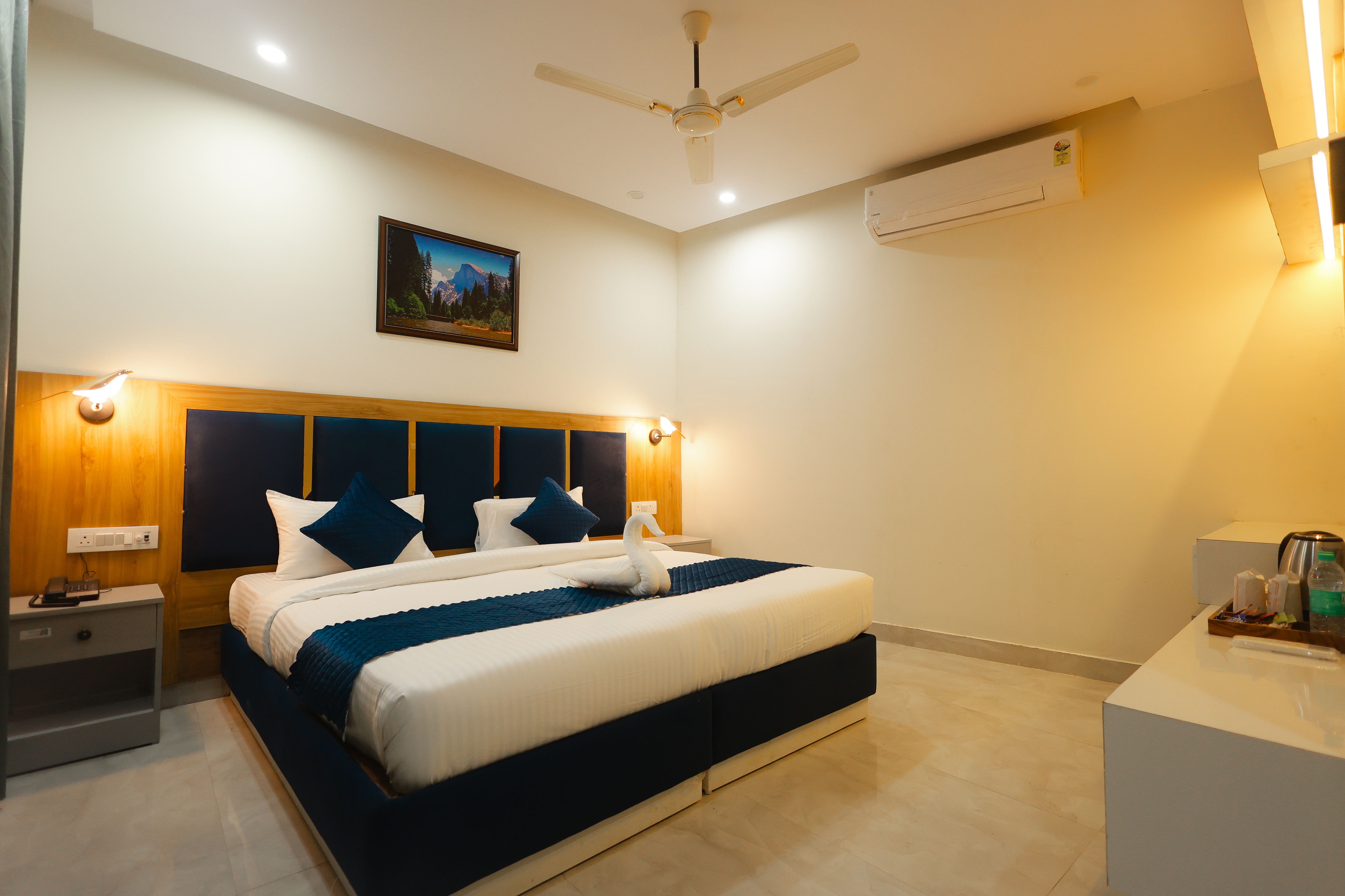 Roots Deluxe Room – Cozy Comfort in Style